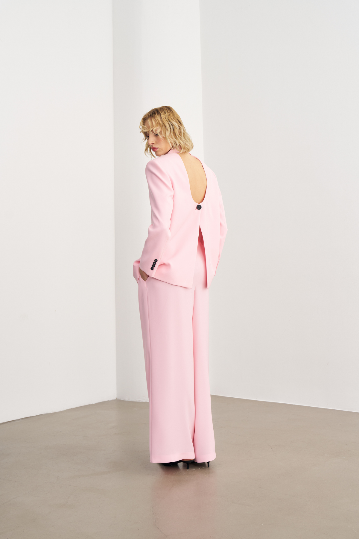 7803 Sırt Dekolteli Ceket Pantolon Takım