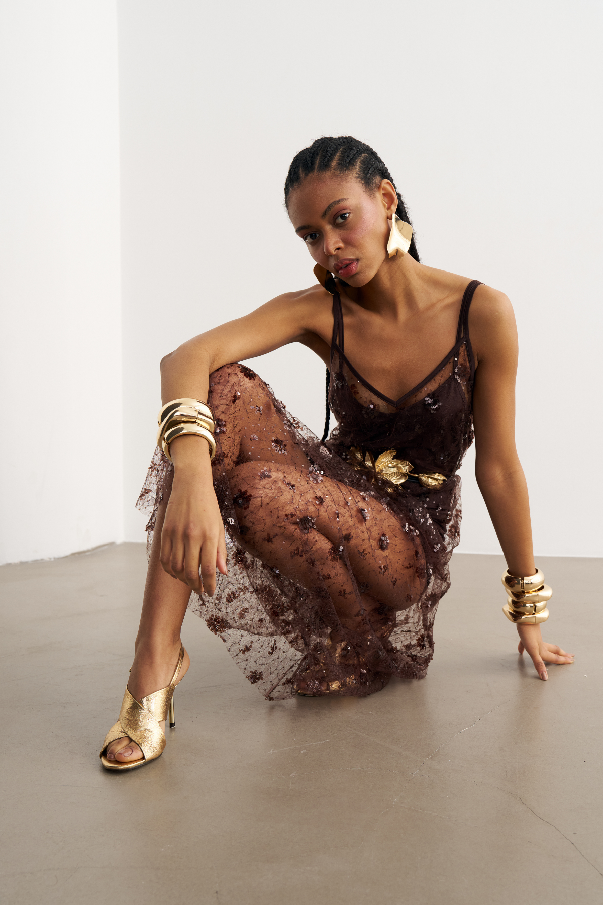 4814 Astarlı Yırtmaç Detaylı Dantel Elbise