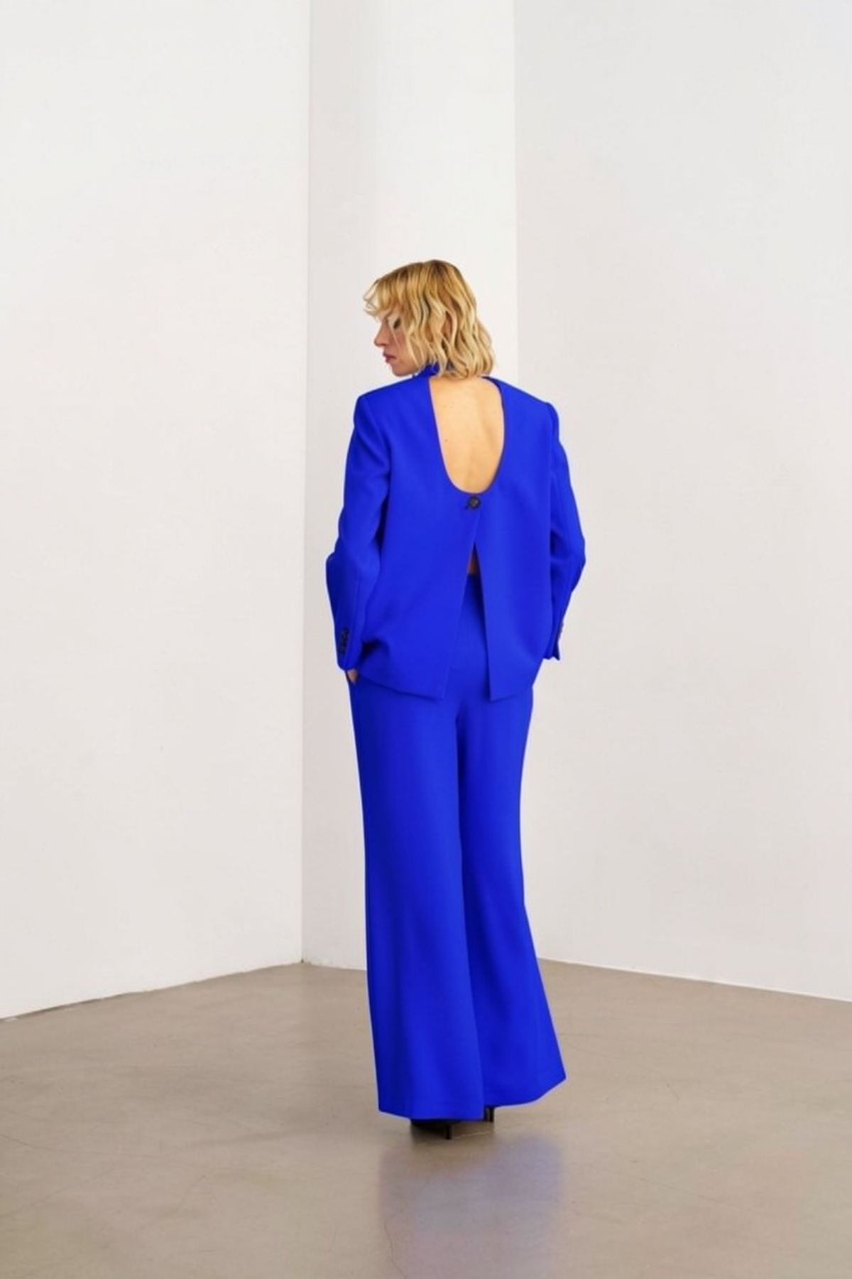 7803 Sırt Dekolteli Ceket Pantolon Takım