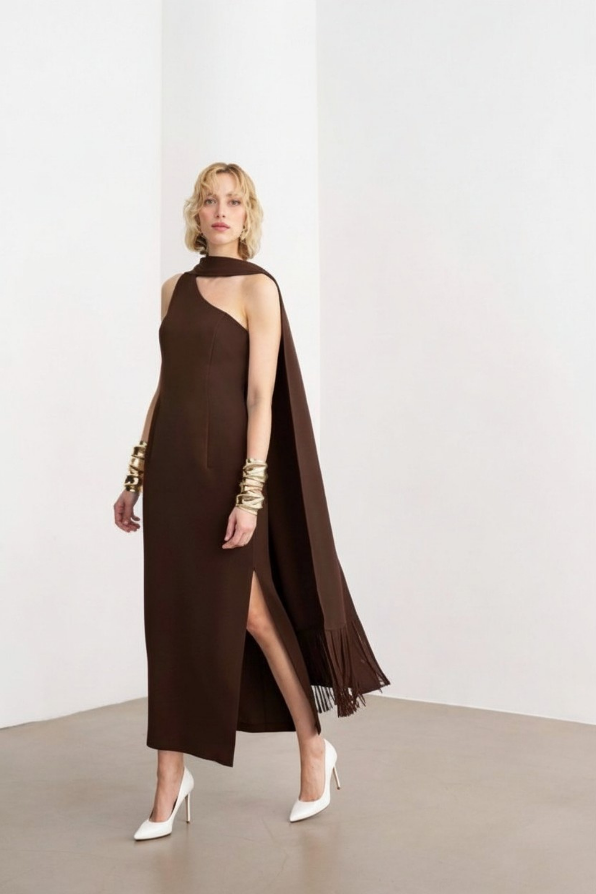 4801 Tek Kol Yırtmaç Detaylı Şallı Elbise