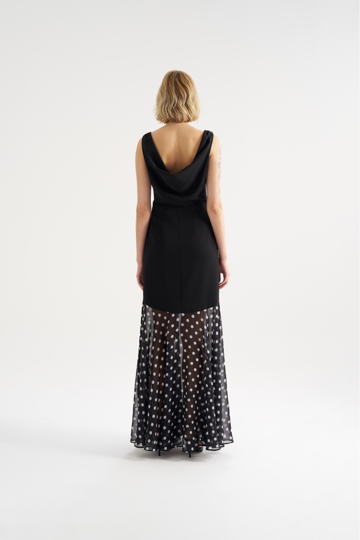 4817 Puantiyeli Uzun Elbise