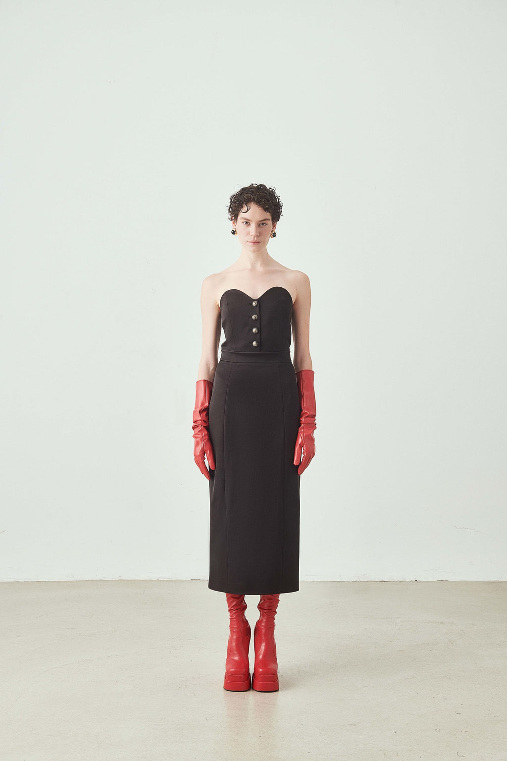 Straplez Yırtmaç Detaylı Midi Elbise