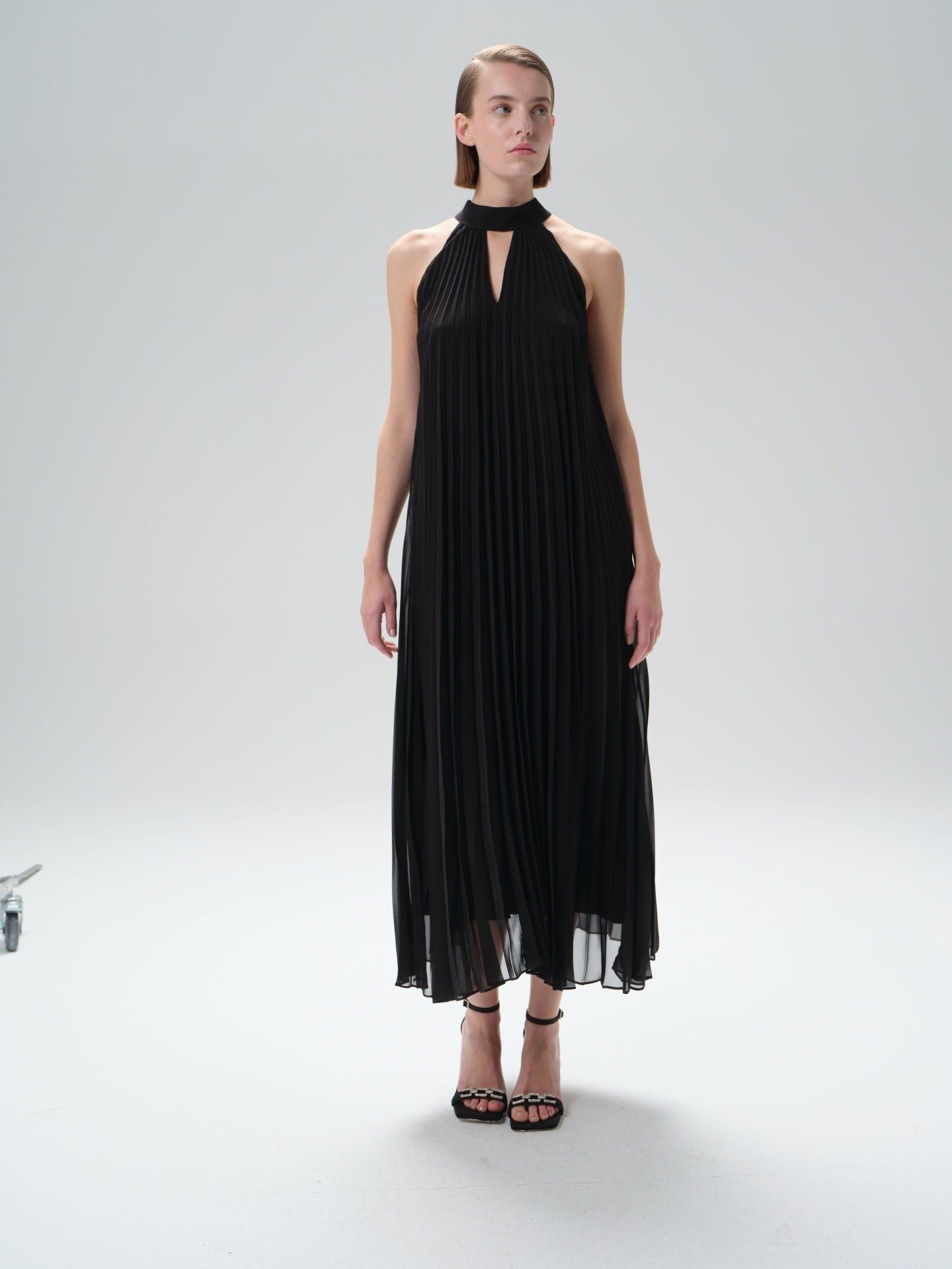 Modern and Elegant Halter Neck Pleated Midi Women's Dress