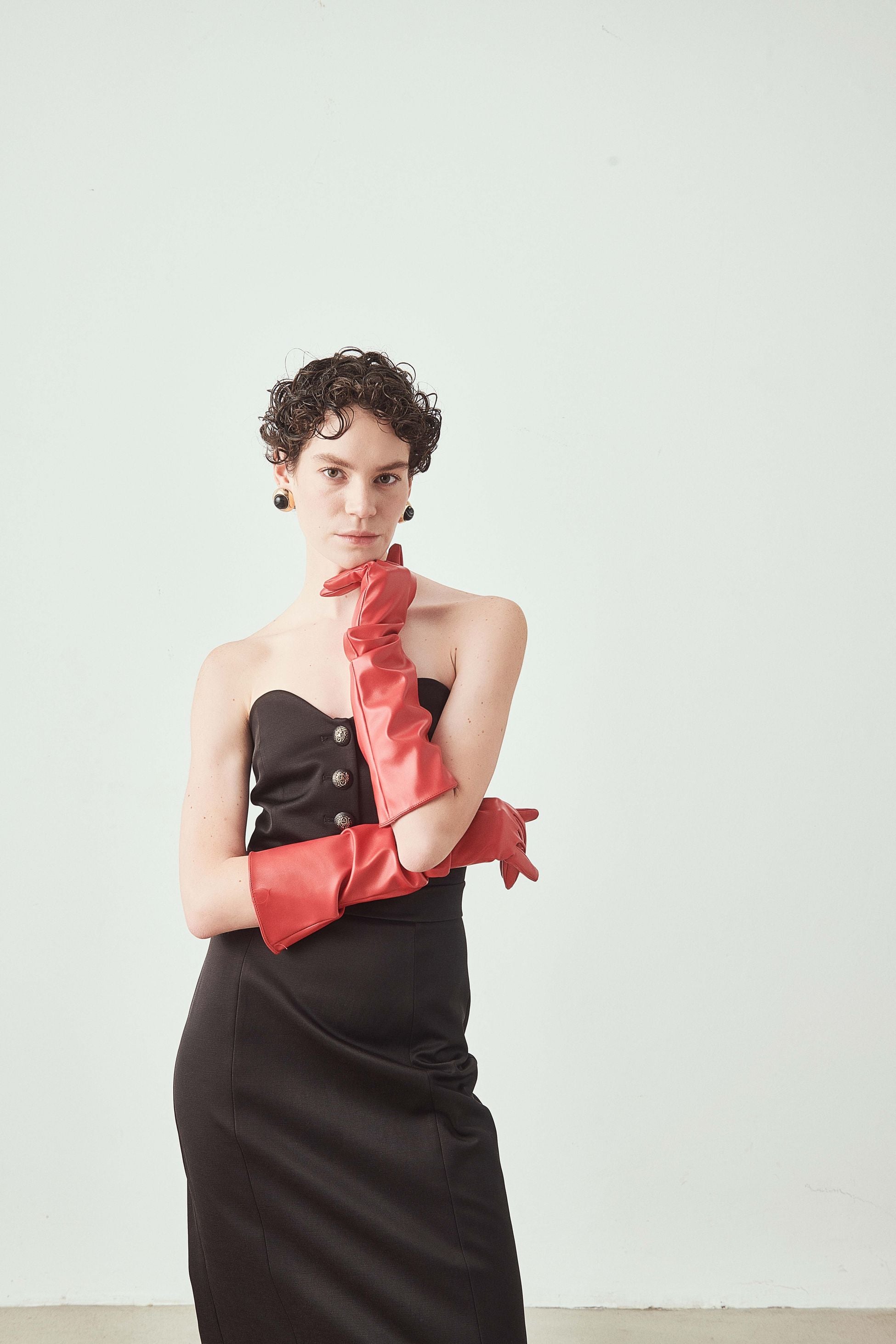 Straplez Yırtmaç Detaylı Midi Elbise