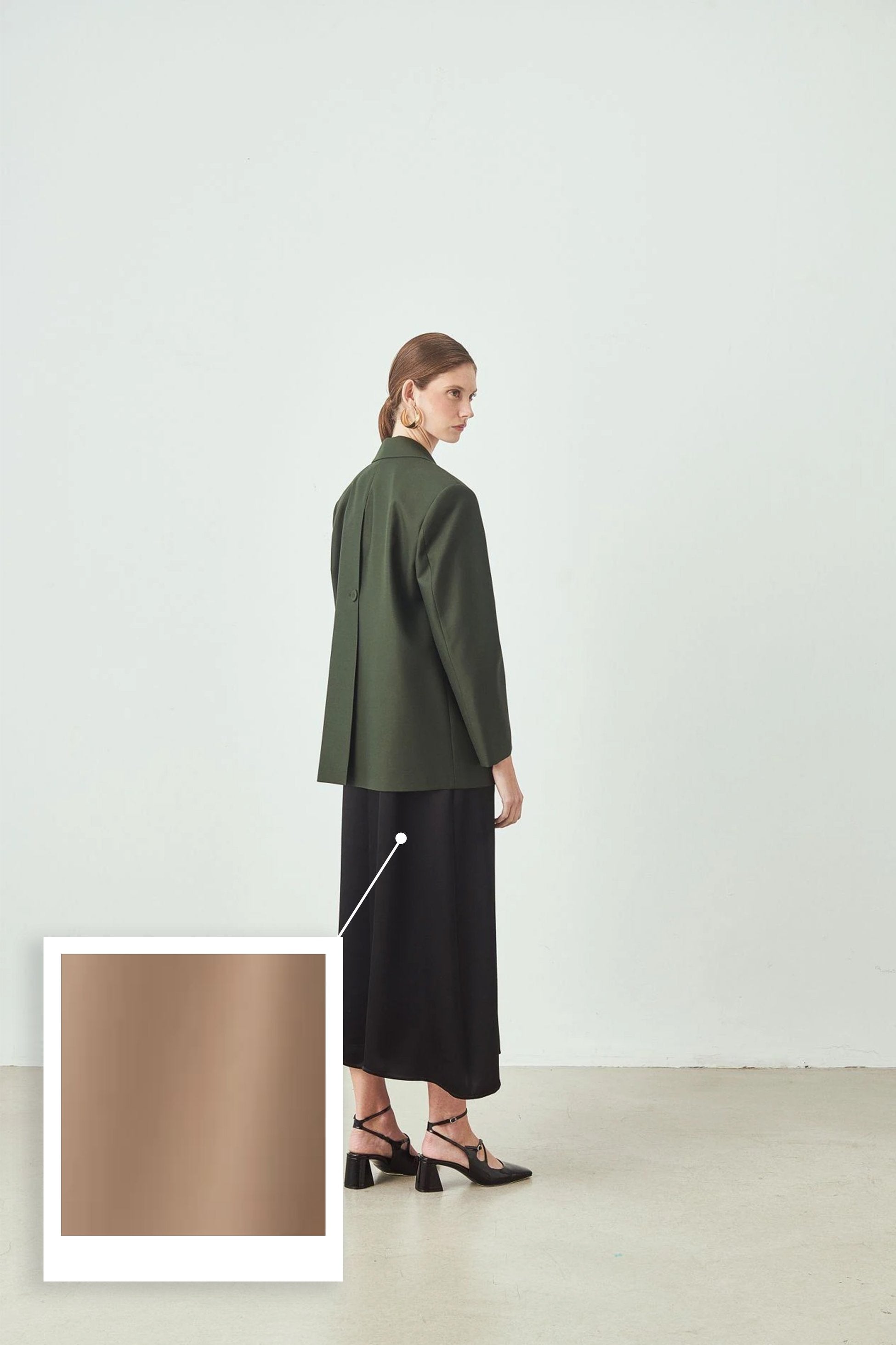 Geniş Yaka Yırtmaç Detaylı Midi Elbise