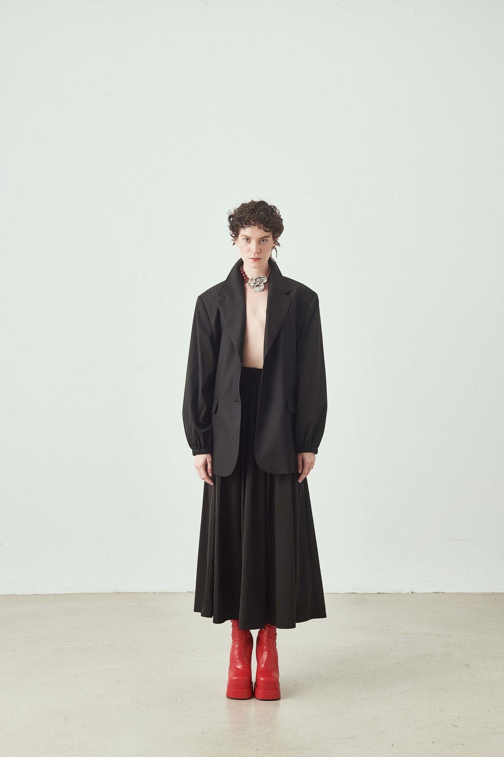 Yüksek Bel Pileli Yırtmaç Detaylı Midi Etek