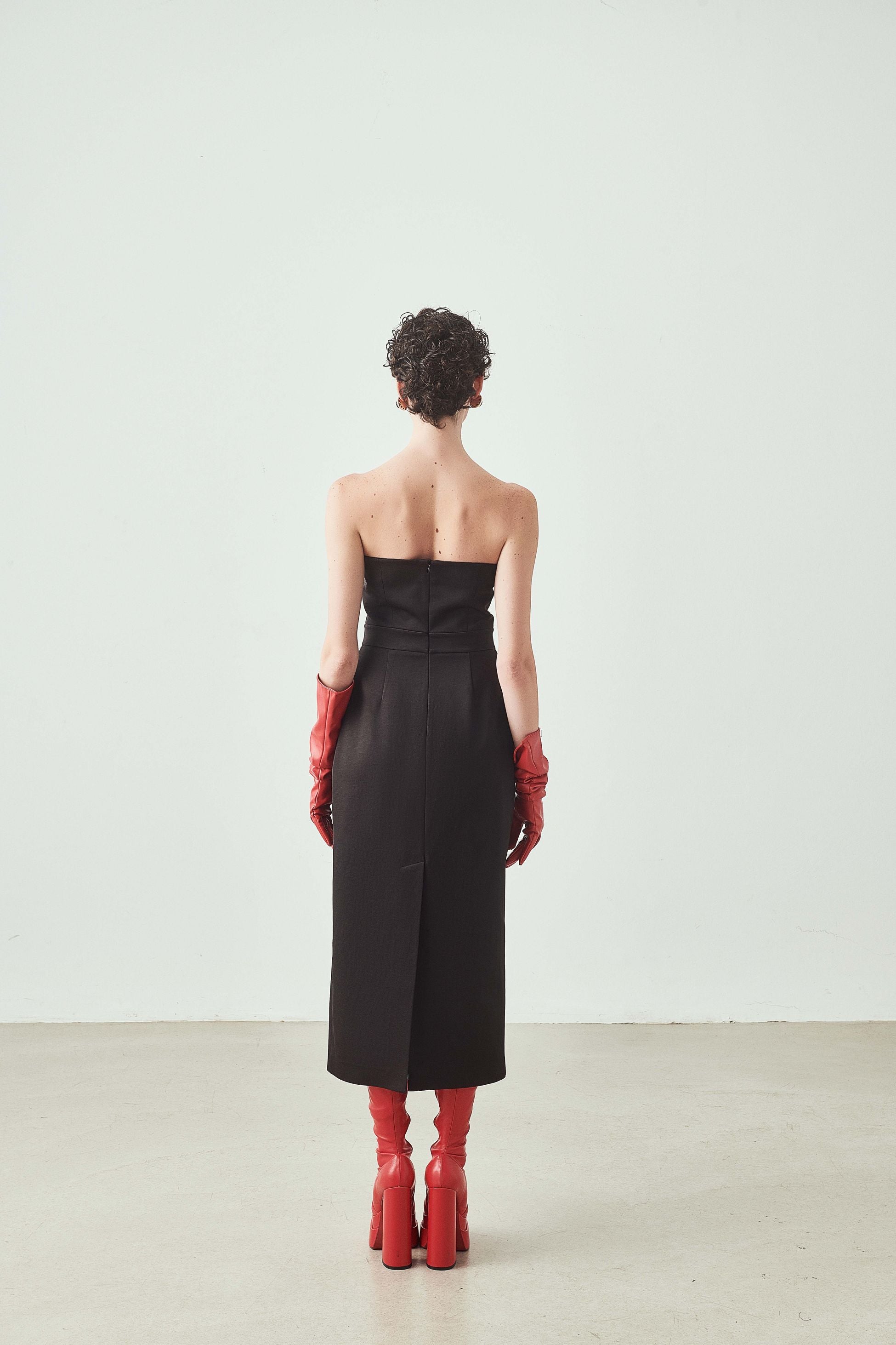 Straplez Yırtmaç Detaylı Midi Elbise