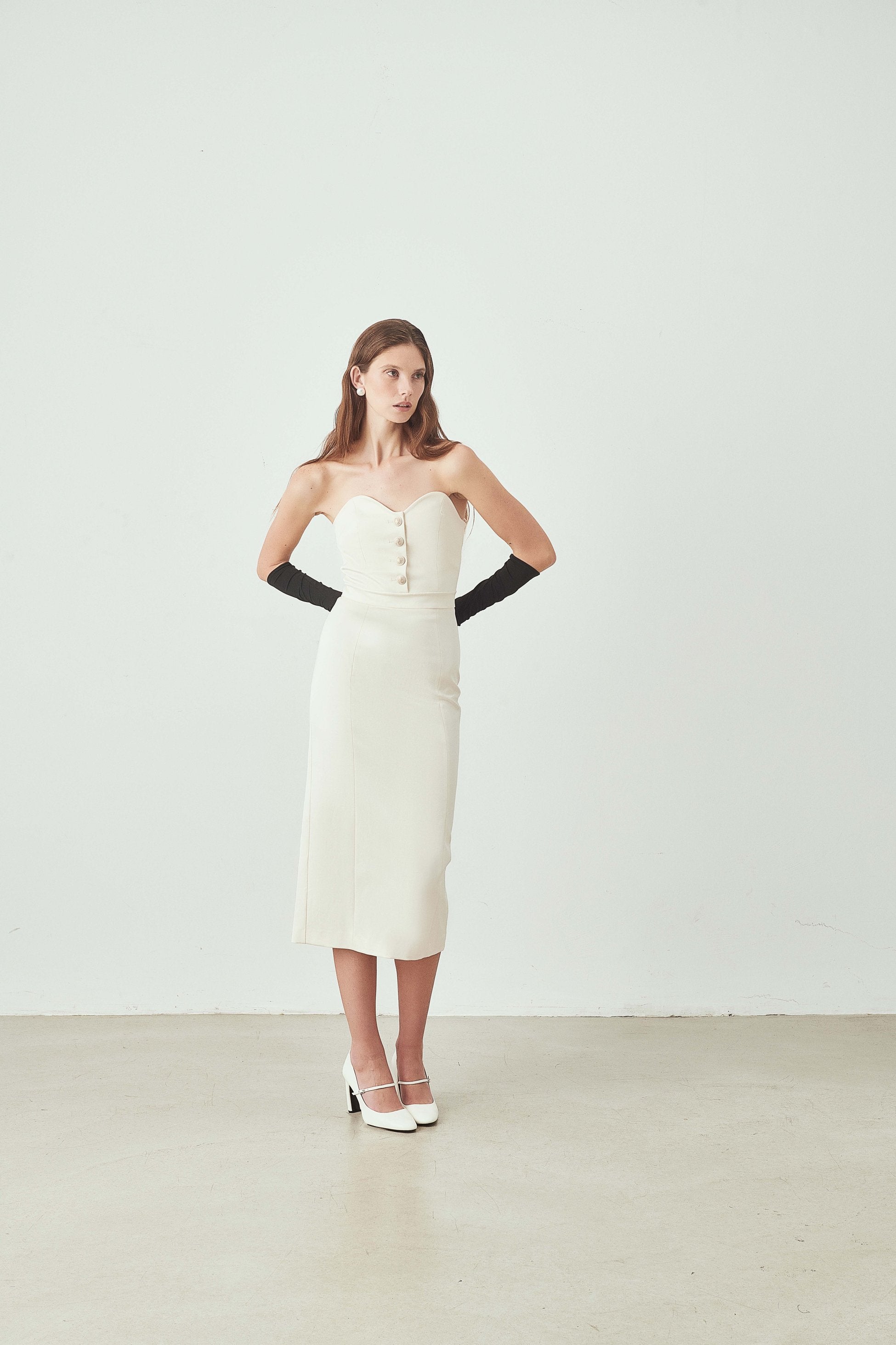 Straplez Yırtmaç Detaylı Midi Elbise