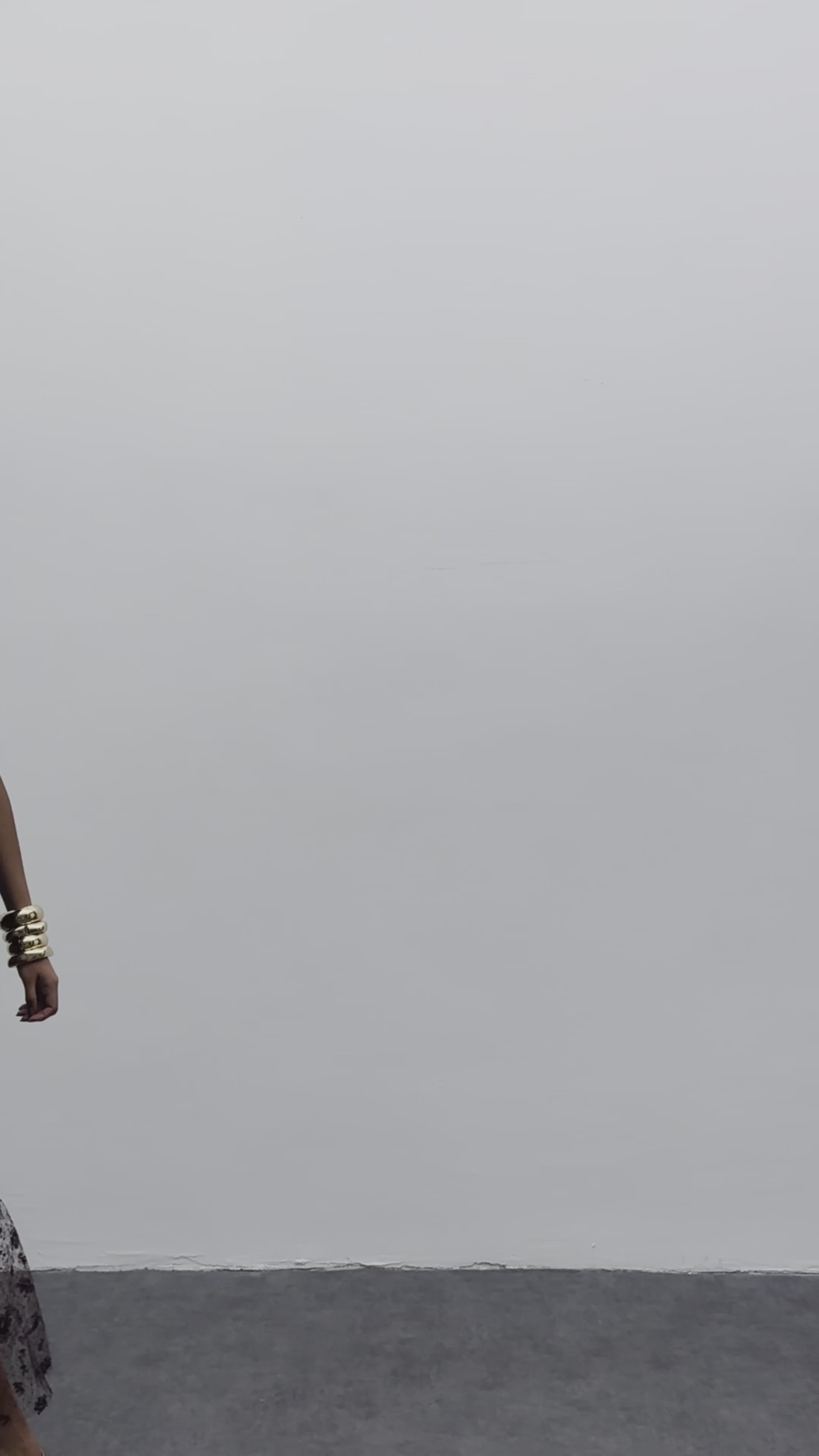 4814 Astarlı Yırtmaç Detaylı Dantel Elbise